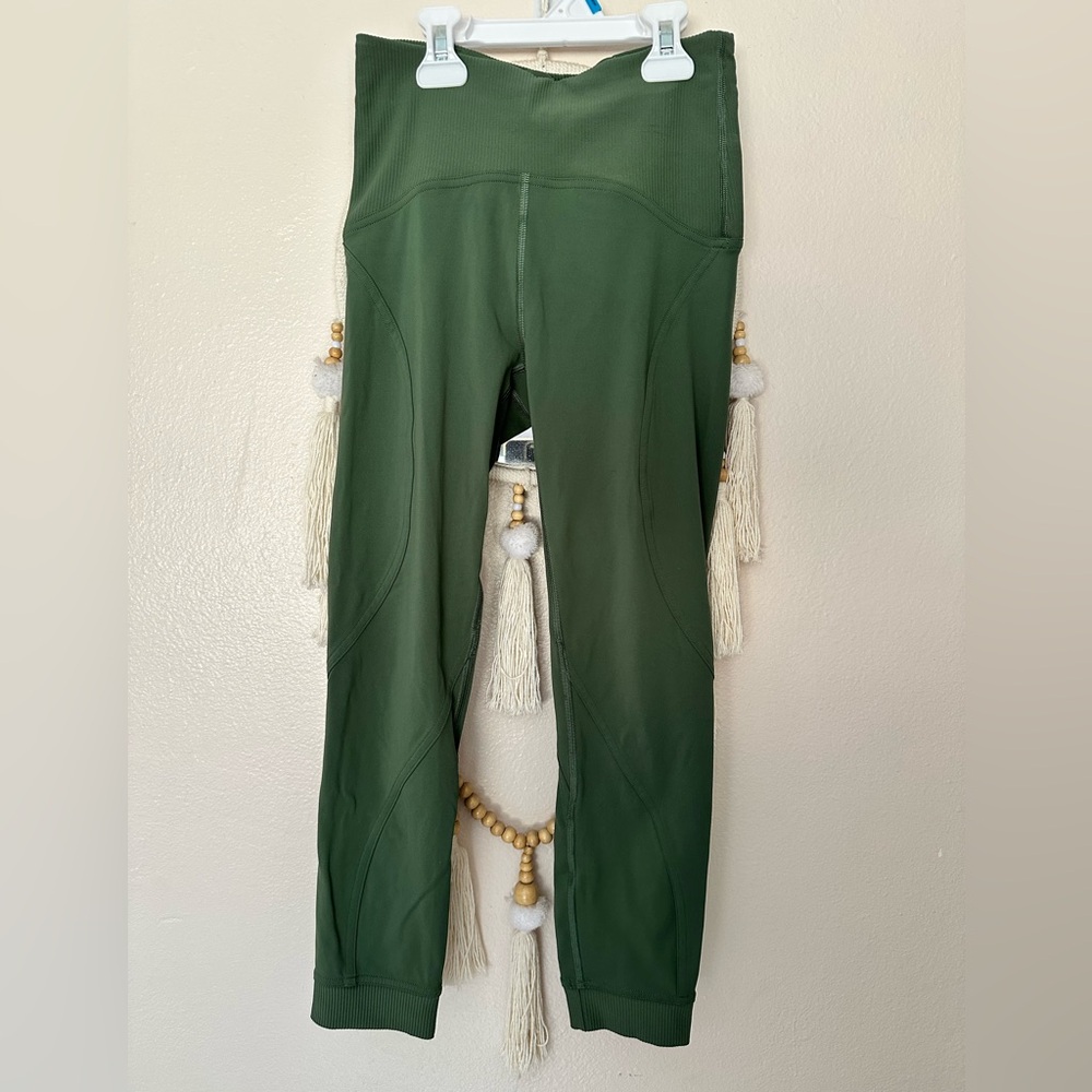 Lululemon size 4 leggings